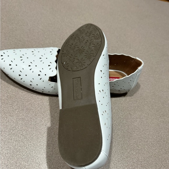 New Unionbay white Leather Flats - Picture 4 of 5